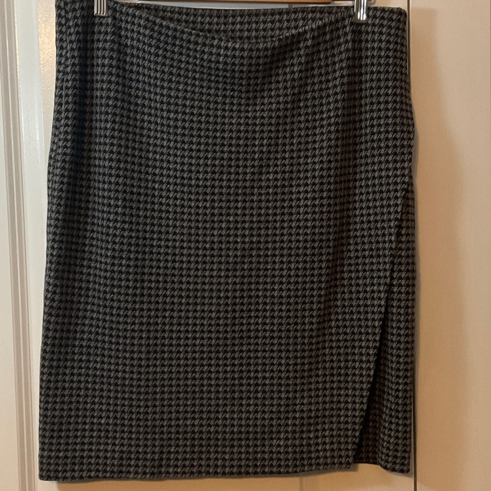 J. Jill Black and Gray Pencil Skirt